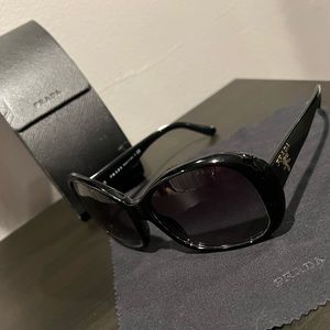 Prada Sunglasses SPR30M black